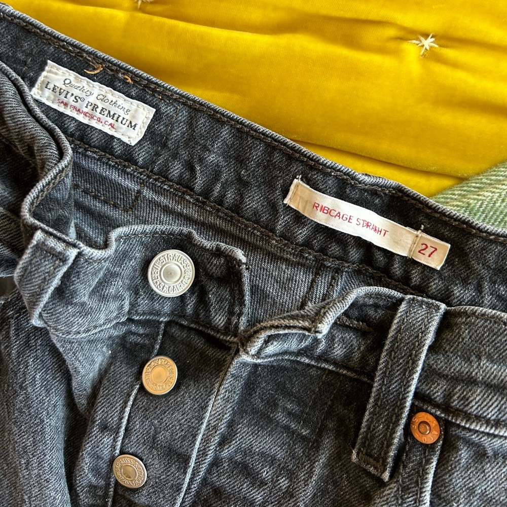 Levi’s Ribcage Straight Black Ankle Denim Jean